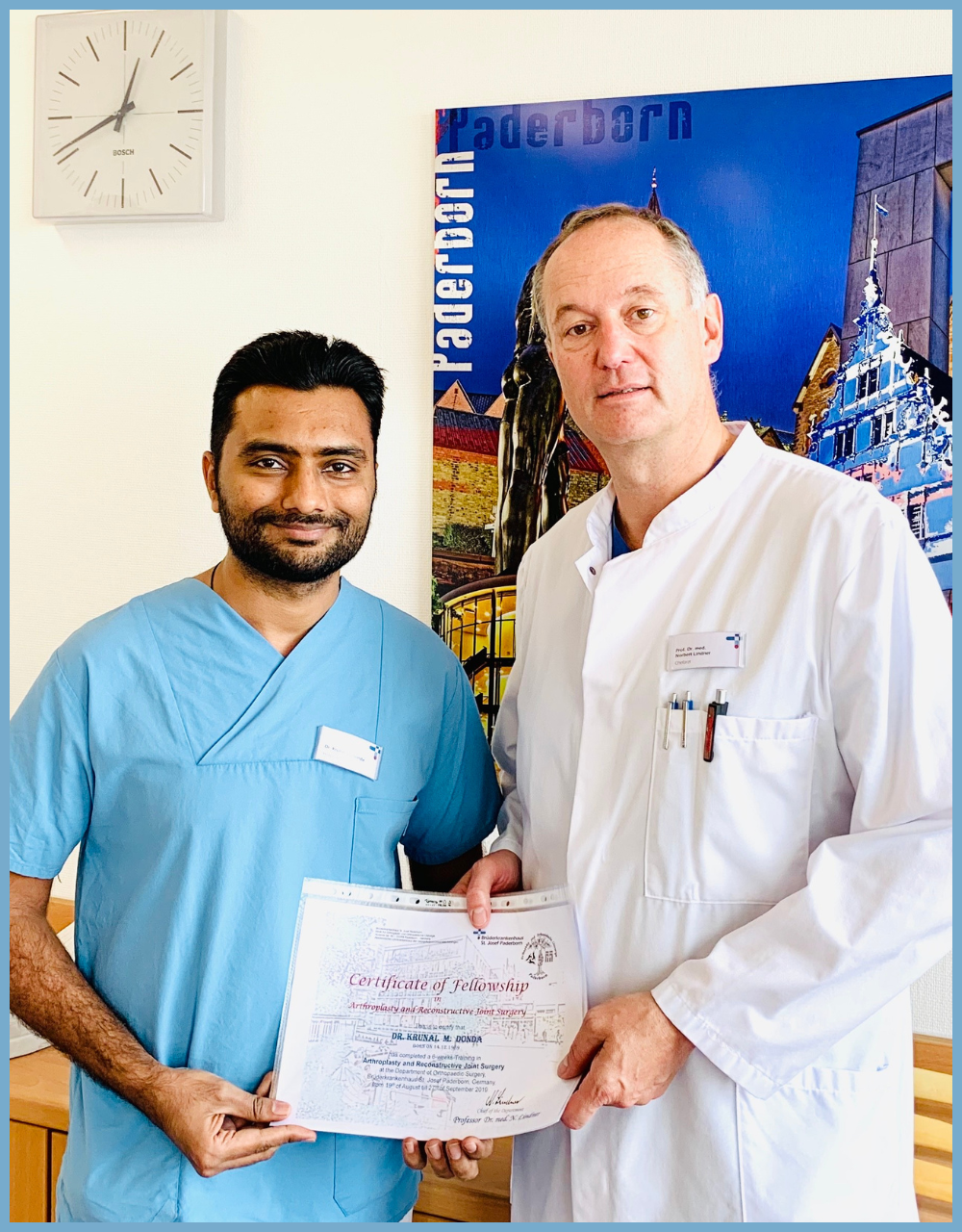 डॉ. कृणाल डोंडा हिप रिप्लेसमेंट करते हुए